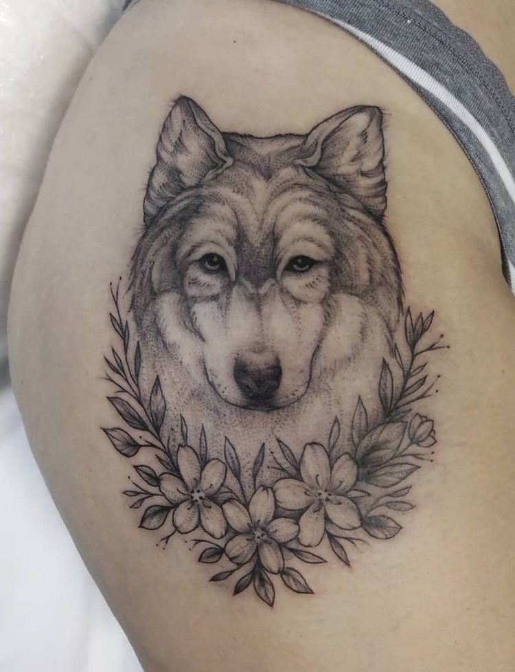 60 Beautiful Wolf Tattoos for Women Ideas 25