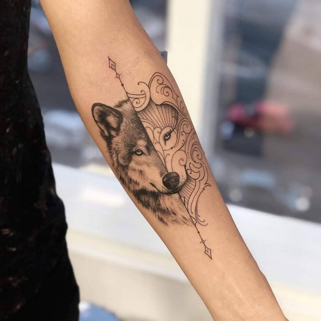 60 Beautiful Wolf Tattoos for Women Ideas 28
