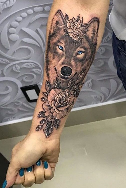 60 Beautiful Wolf Tattoos for Women Ideas 35