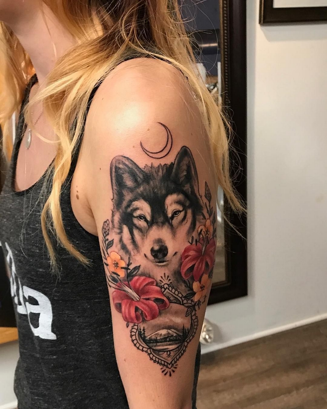 60 Beautiful Wolf Tattoos for Women Ideas 37