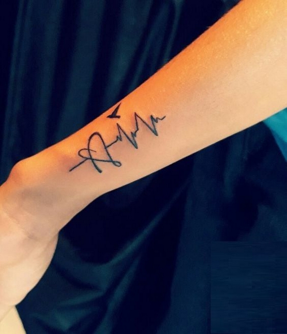 70 Simple and Meaningful Wrist Tattoos for Women Ideas 04