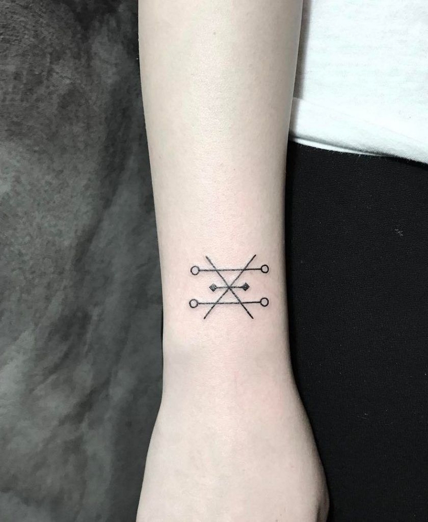 70 Simple and Meaningful Wrist Tattoos for Women Ideas 23