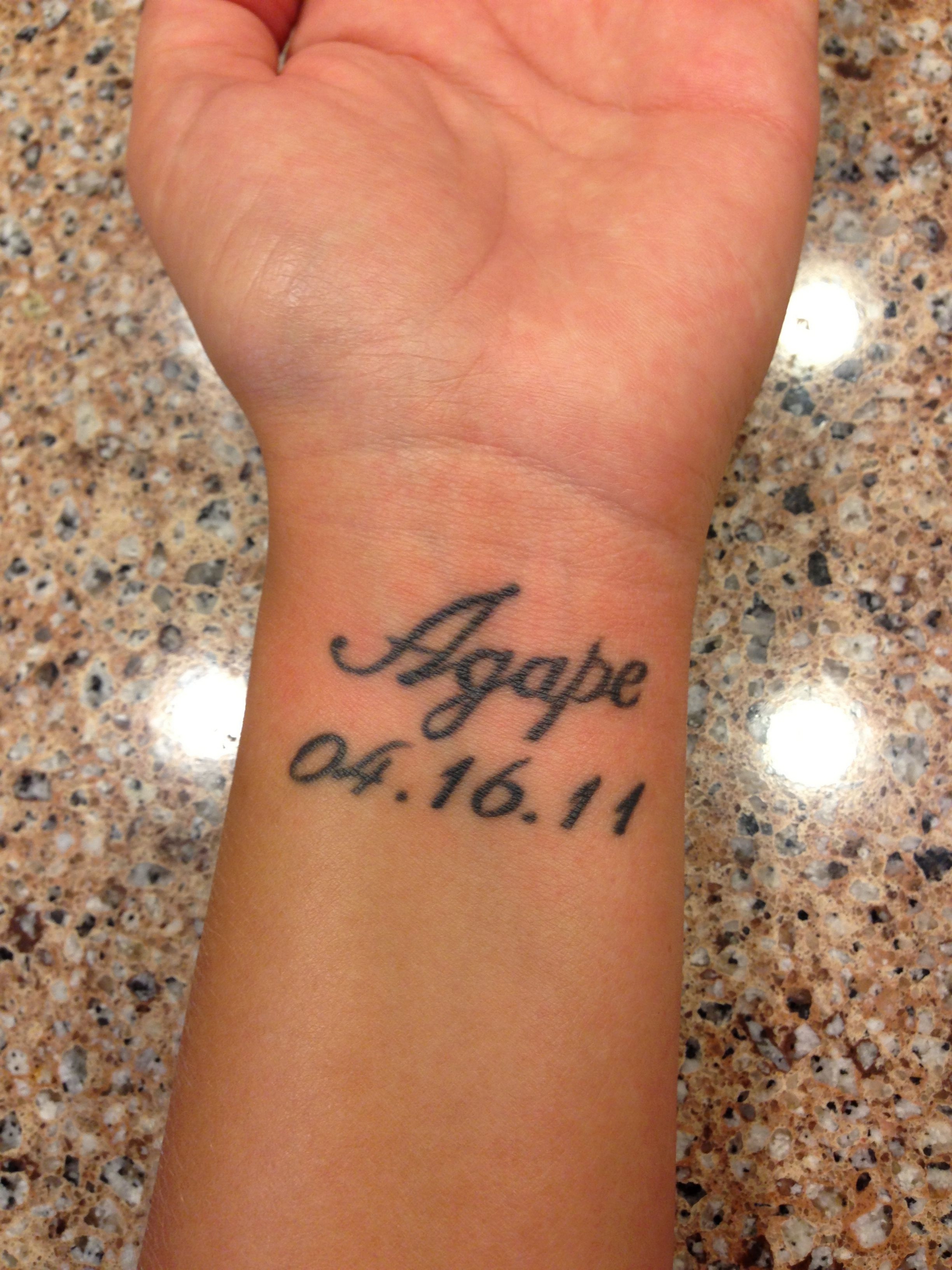 70 Simple and Meaningful Wrist Tattoos for Women Ideas 24