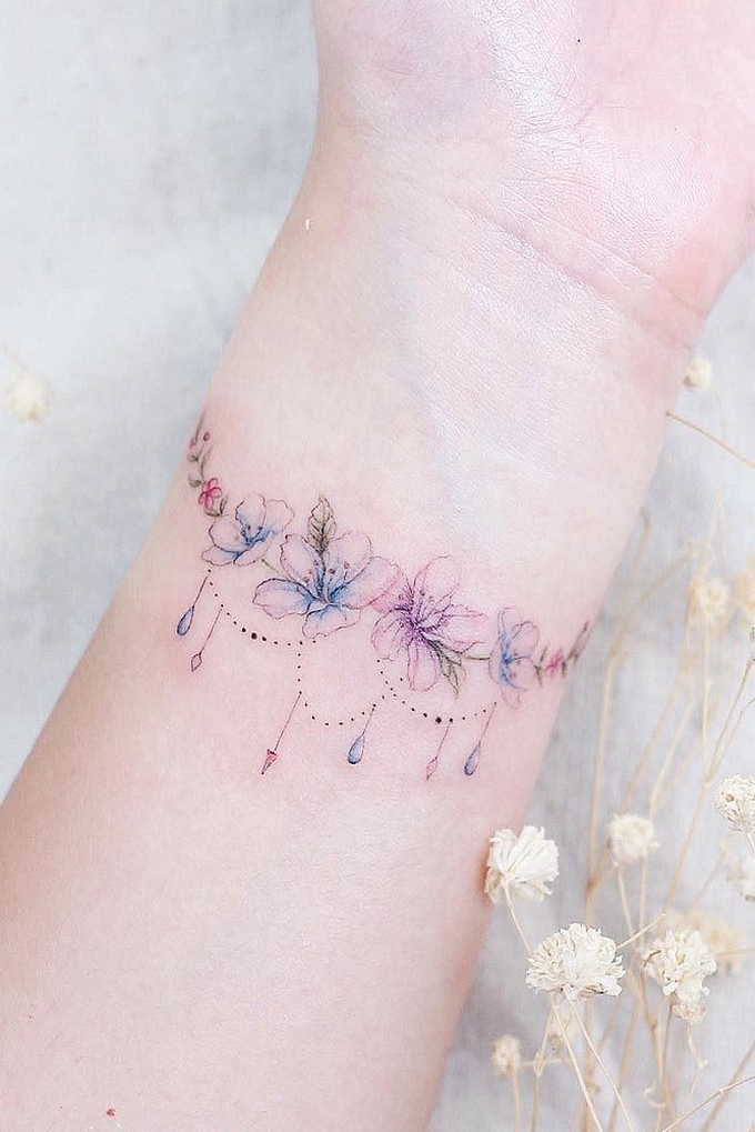 70 Simple and Meaningful Wrist Tattoos for Women Ideas 30