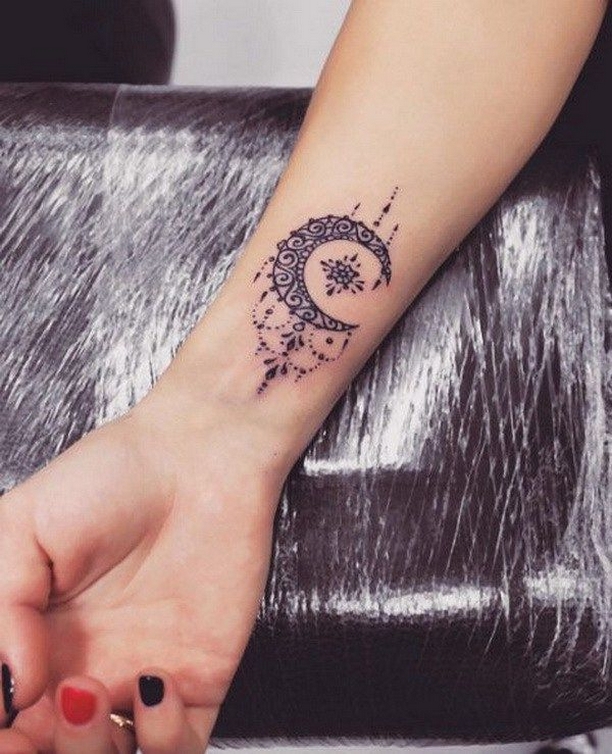 70 Simple and Meaningful Wrist Tattoos for Women Ideas 36