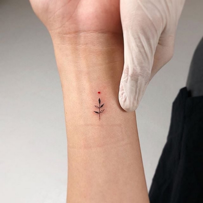 70 Simple and Meaningful Wrist Tattoos for Women Ideas 37