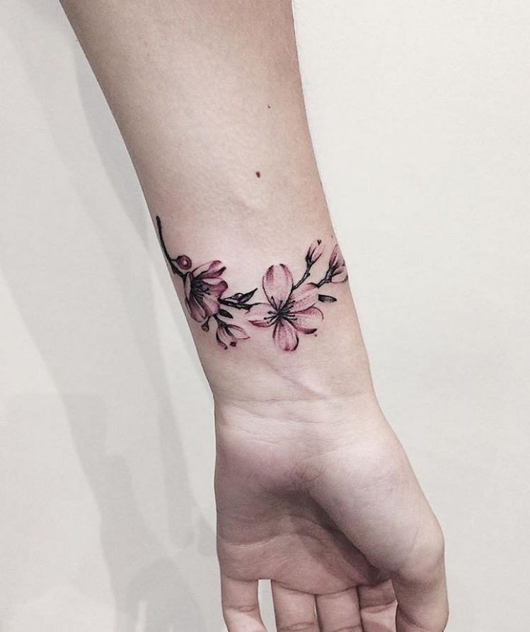 70 Simple and Meaningful Wrist Tattoos for Women Ideas 38