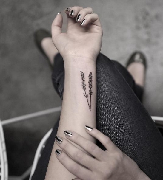 70 Simple and Meaningful Wrist Tattoos for Women Ideas 42