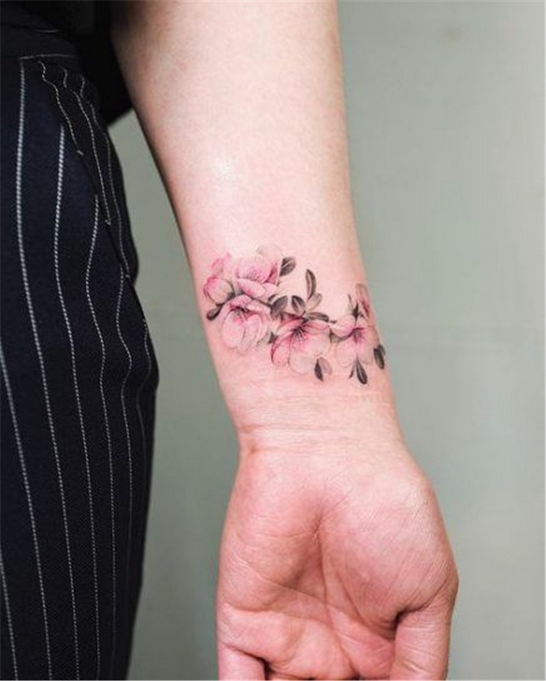 70 Simple and Meaningful Wrist Tattoos for Women Ideas 44