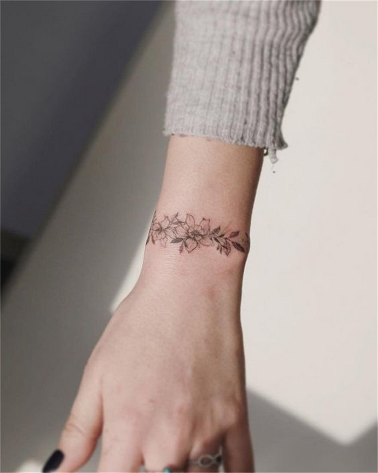 70 Simple and Meaningful Wrist Tattoos for Women Ideas 45