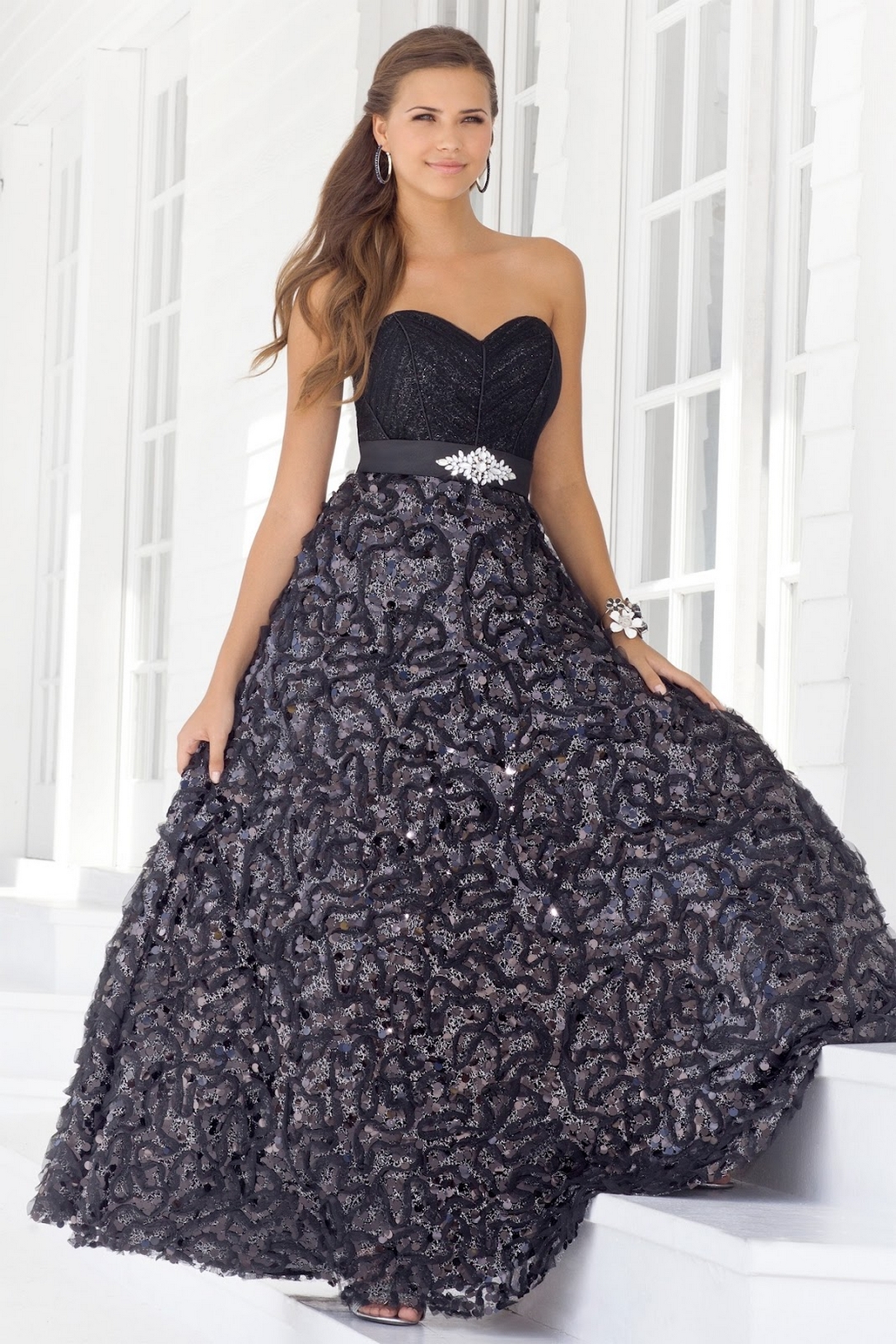 50 Gorgeous Prom Dresses You Need to See 01