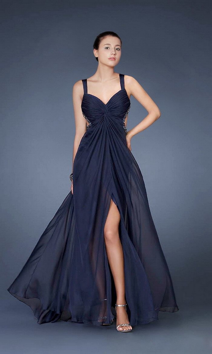 50 Gorgeous Prom Dresses You Need to See 16