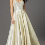 50 Gorgeous Prom Dresses You Need to See 18