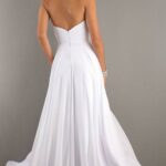 50 Gorgeous Prom Dresses You Need to See 21