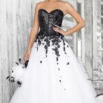 50 Gorgeous Prom Dresses You Need to See 34