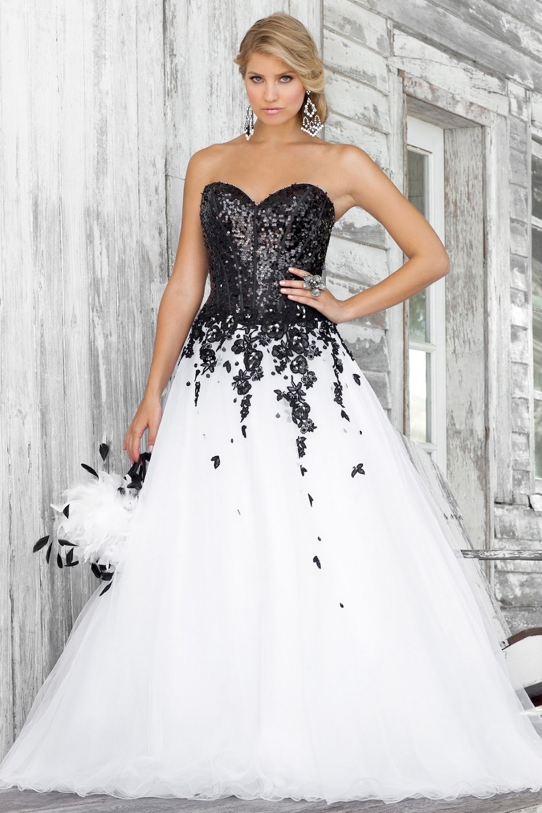50 Gorgeous Prom Dresses You Need to See 34