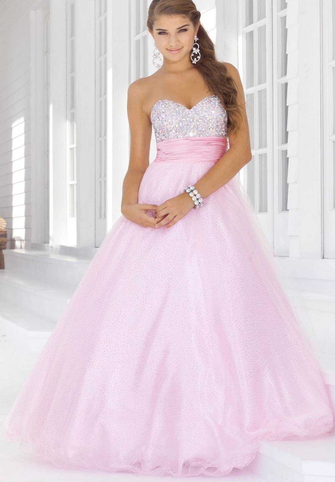 50 Gorgeous Prom Dresses You Need to See 37