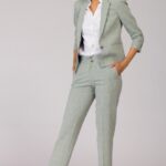 70 Fashionable Blazer Work Outfits for Women Ideas 35