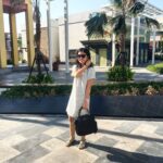 50 Beautiful Stylish Outfits with Tote Bags for Women Ideas 01