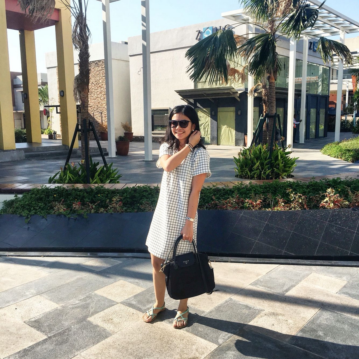 50 Beautiful Stylish Outfits with Tote Bags for Women Ideas 01