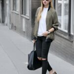 50 Beautiful Stylish Outfits with Tote Bags for Women Ideas 02