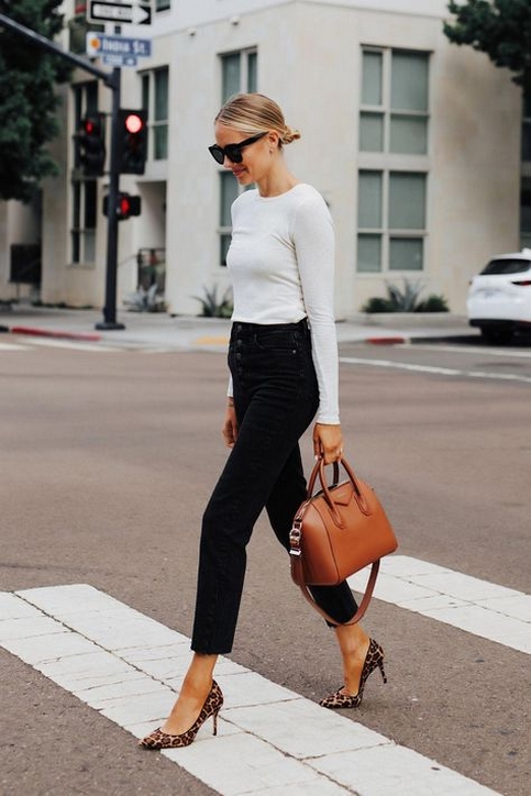 50 Beautiful Stylish Outfits with Tote Bags for Women Ideas 03