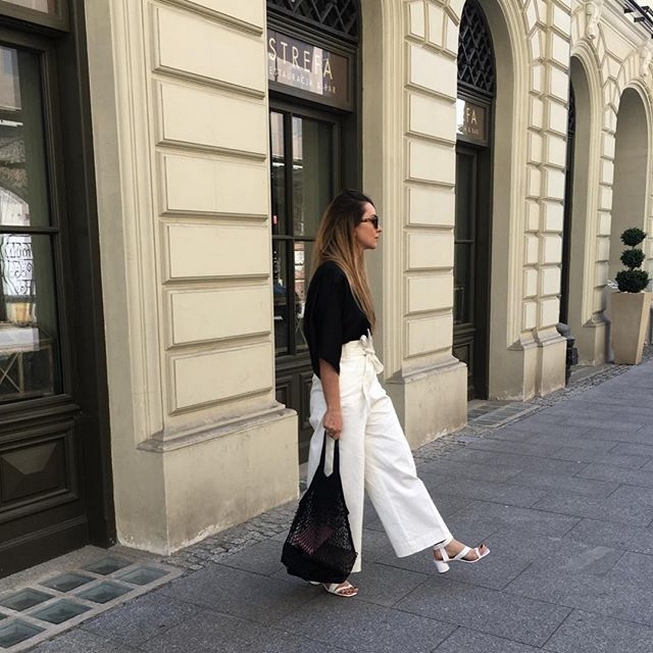 50 Beautiful Stylish Outfits with Tote Bags for Women Ideas 06