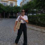 50 Beautiful Stylish Outfits with Tote Bags for Women Ideas 08