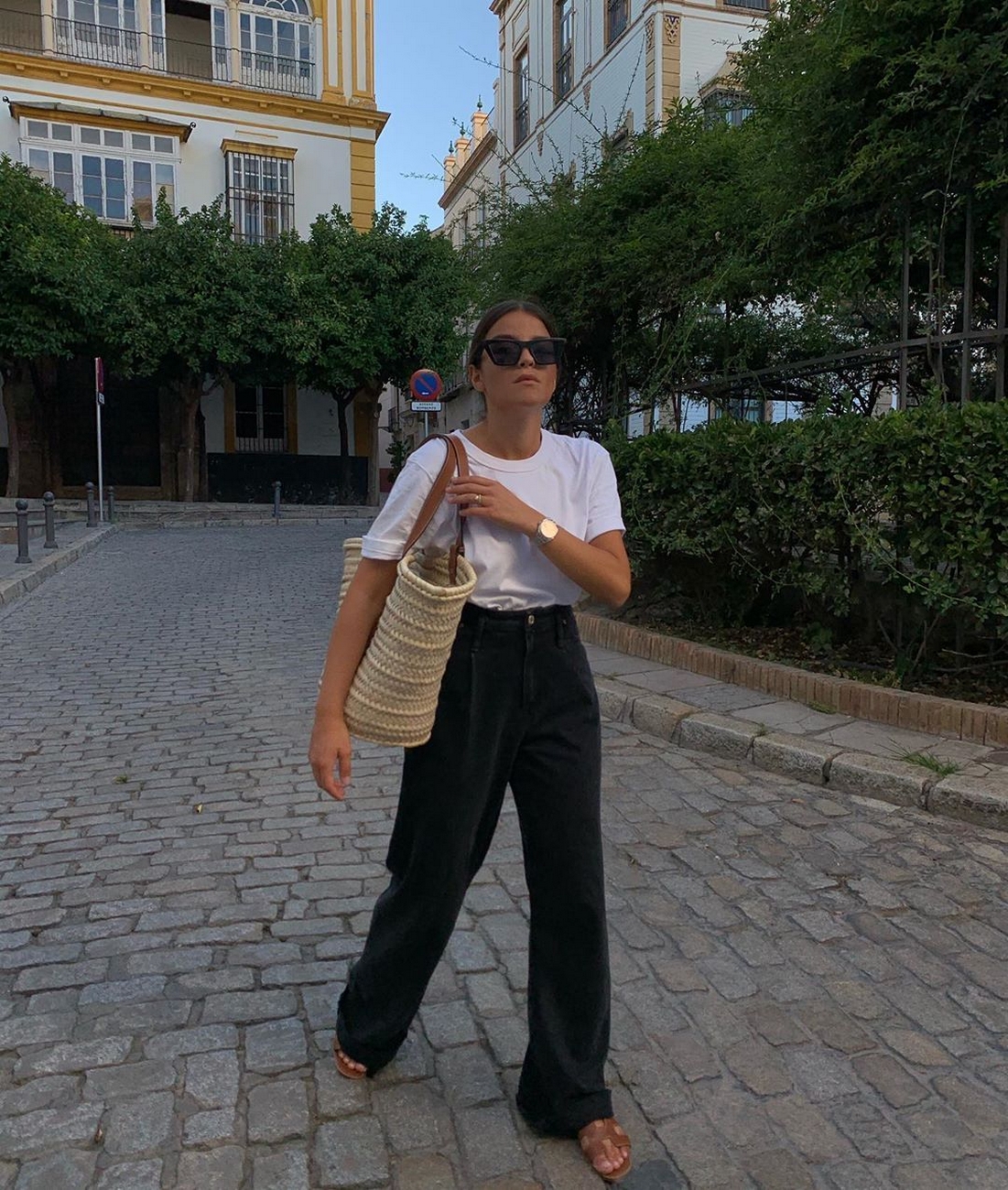 50 Beautiful Stylish Outfits with Tote Bags for Women Ideas 08