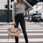 50 Beautiful Stylish Outfits with Tote Bags for Women Ideas 13