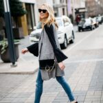 50 Beautiful Stylish Outfits with Tote Bags for Women Ideas 15
