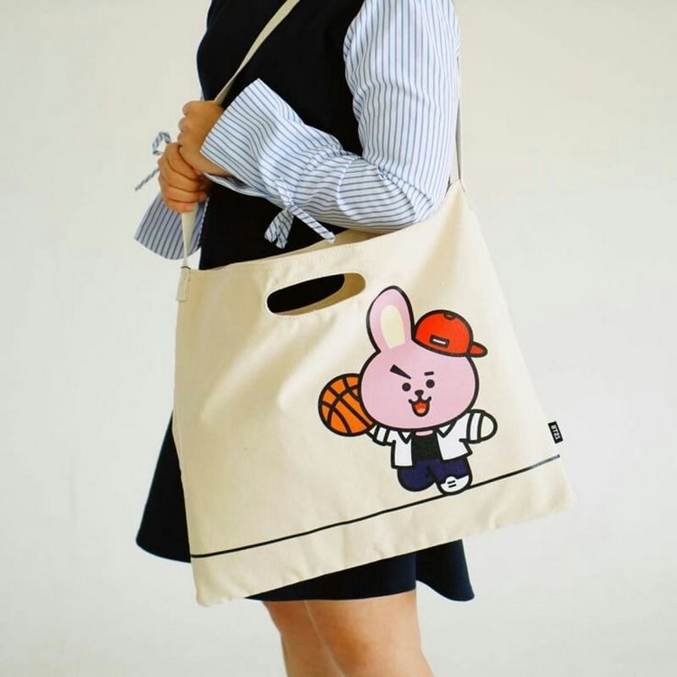 50 Beautiful Stylish Outfits with Tote Bags for Women Ideas 16