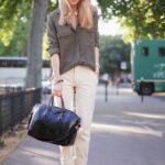 50 Beautiful Stylish Outfits with Tote Bags for Women Ideas 18