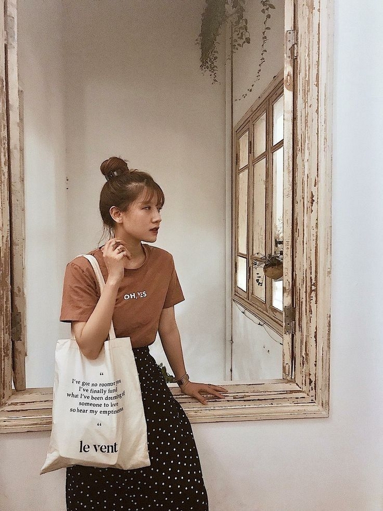 50 Beautiful Stylish Outfits with Tote Bags for Women Ideas 20