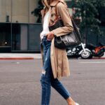 50 Beautiful Stylish Outfits with Tote Bags for Women Ideas 22