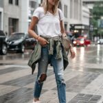 50 Beautiful Stylish Outfits with Tote Bags for Women Ideas 23
