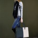 50 Beautiful Stylish Outfits with Tote Bags for Women Ideas 24