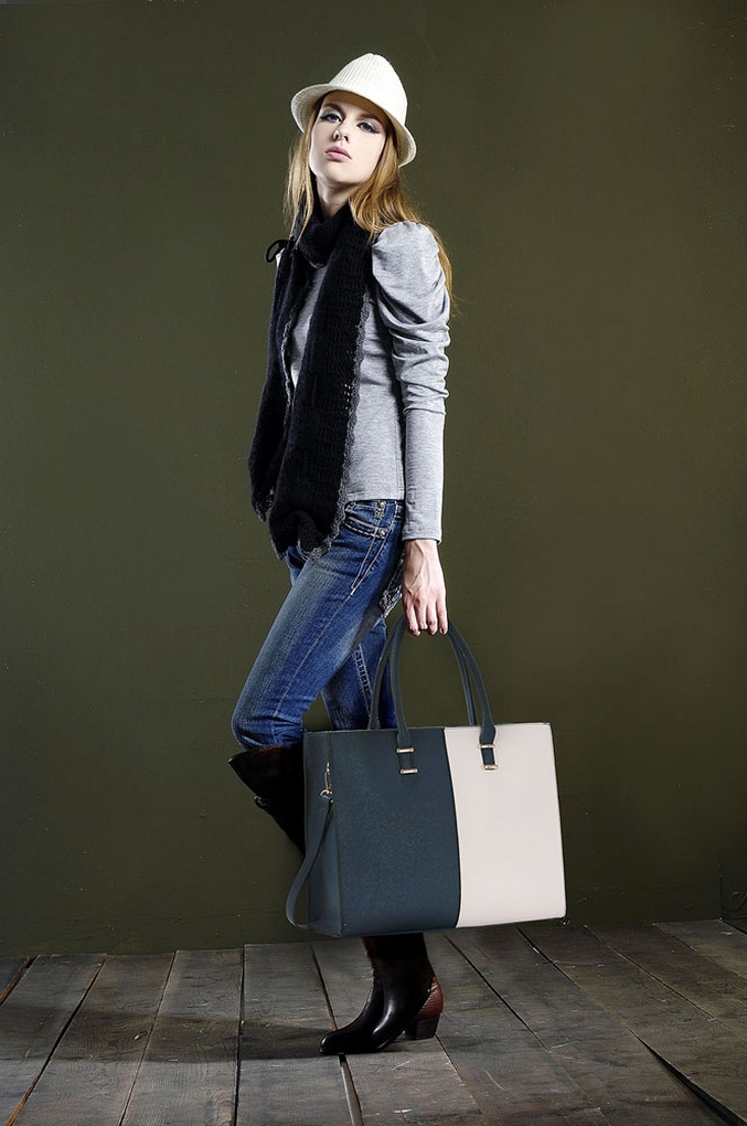 50 Beautiful Stylish Outfits with Tote Bags for Women Ideas 24