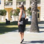 50 Beautiful Stylish Outfits with Tote Bags for Women Ideas 26