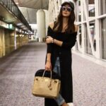 50 Beautiful Stylish Outfits with Tote Bags for Women Ideas 27