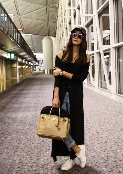 50 Beautiful Stylish Outfits with Tote Bags for Women Ideas 27