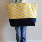 50 Beautiful Stylish Outfits with Tote Bags for Women Ideas 29