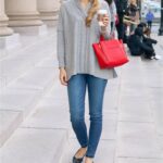50 Beautiful Stylish Outfits with Tote Bags for Women Ideas 31