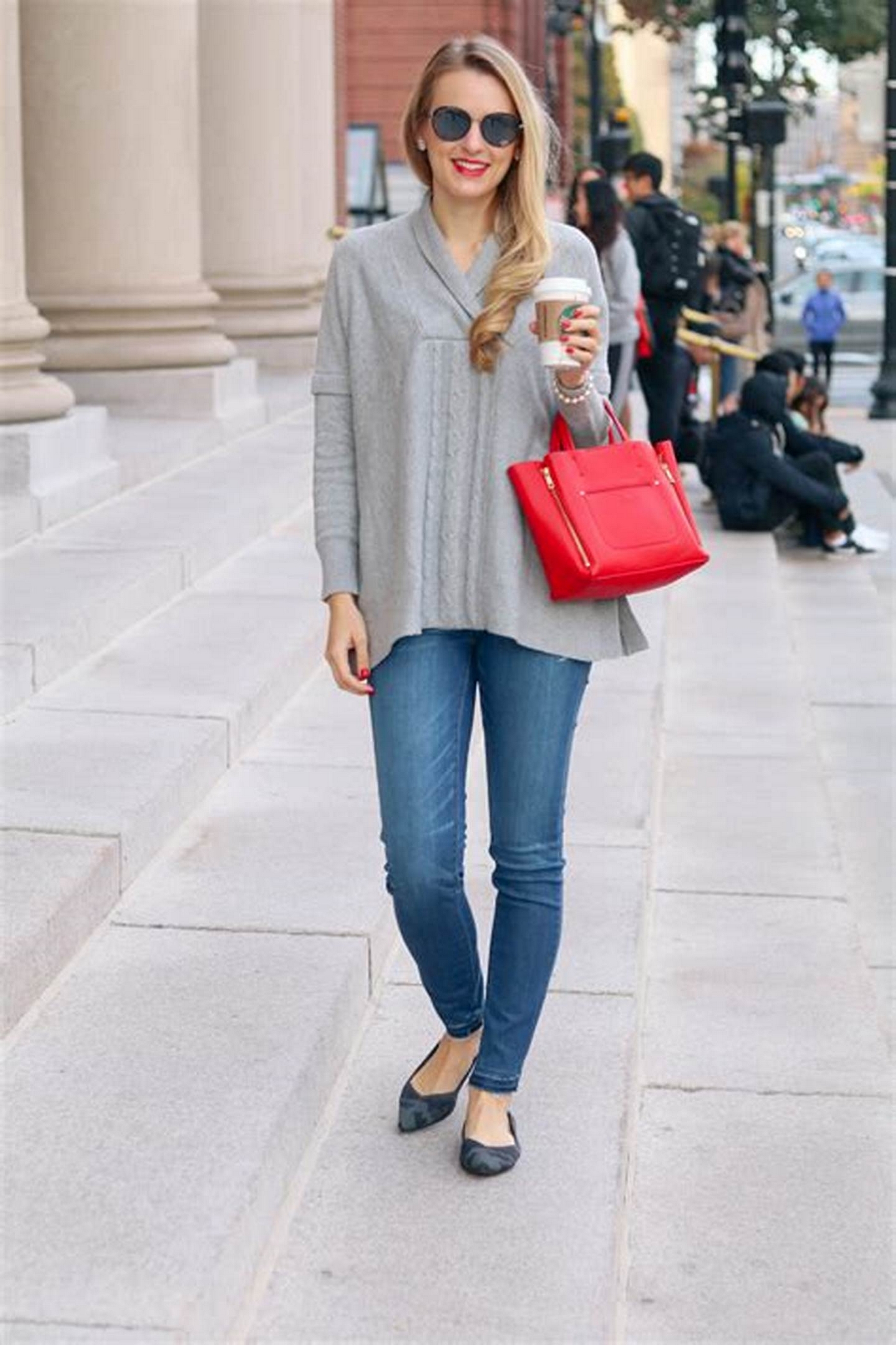 50 Beautiful Stylish Outfits with Tote Bags for Women Ideas 31