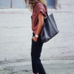 50 Beautiful Stylish Outfits with Tote Bags for Women Ideas 33