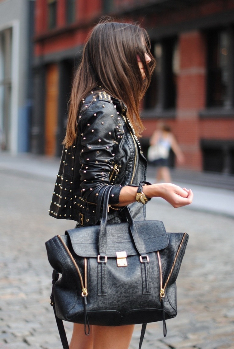 50 Beautiful Stylish Outfits with Tote Bags for Women Ideas 39