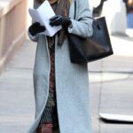 50 Beautiful Stylish Outfits with Tote Bags for Women Ideas 43