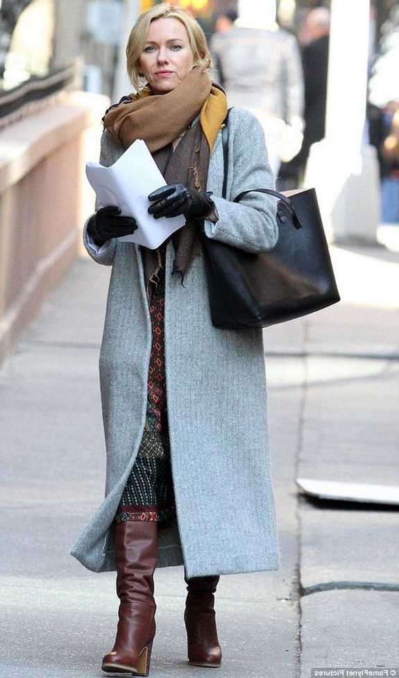 50 Beautiful Stylish Outfits with Tote Bags for Women Ideas 43