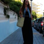 50 Beautiful Stylish Outfits with Tote Bags for Women Ideas 46