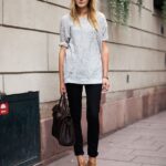 50 Beautiful Stylish Outfits with Tote Bags for Women Ideas 47